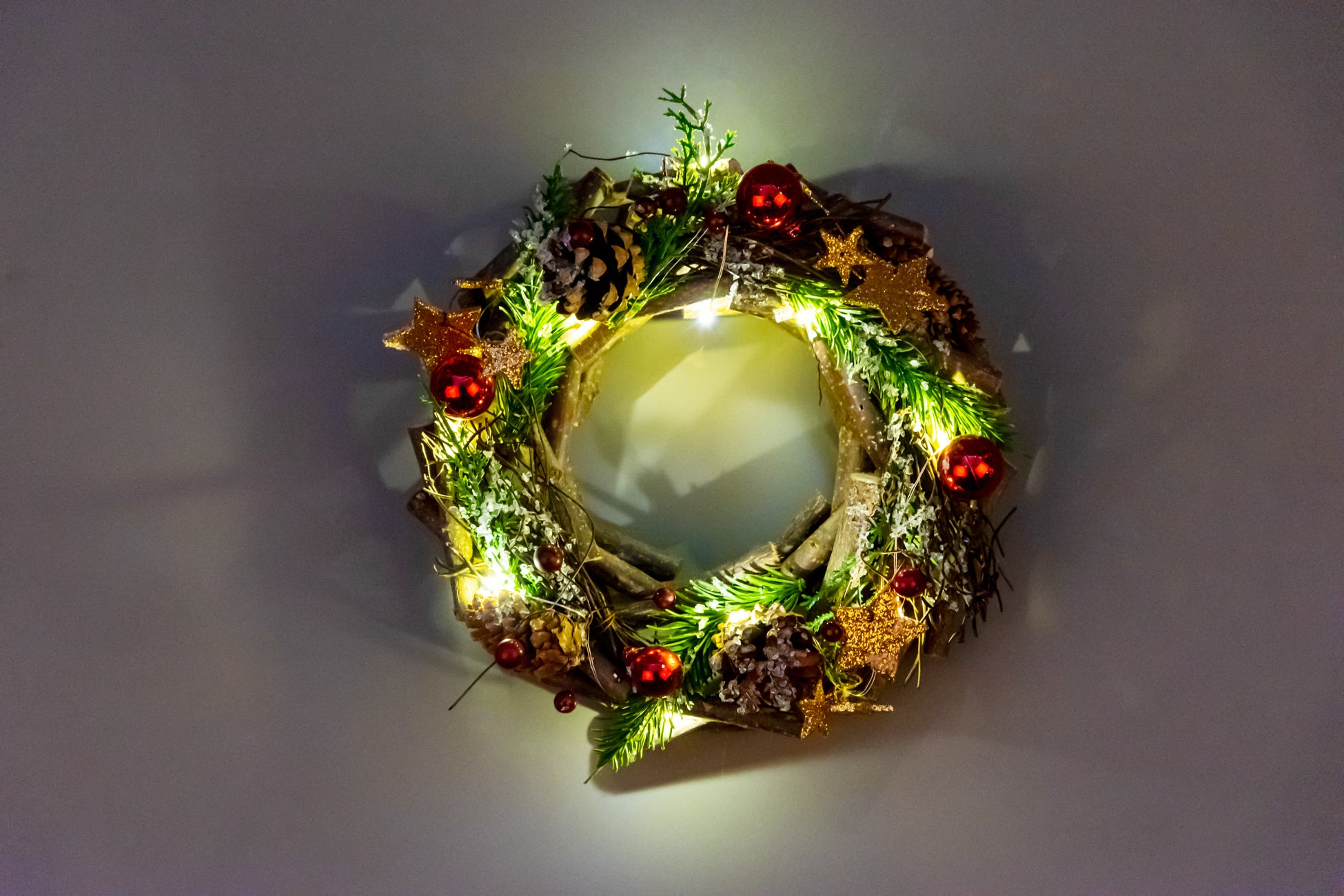 22cm LED Wreath Red and Gold Decorations 231180 Shatchi Mulligans of Ballaghaderreen