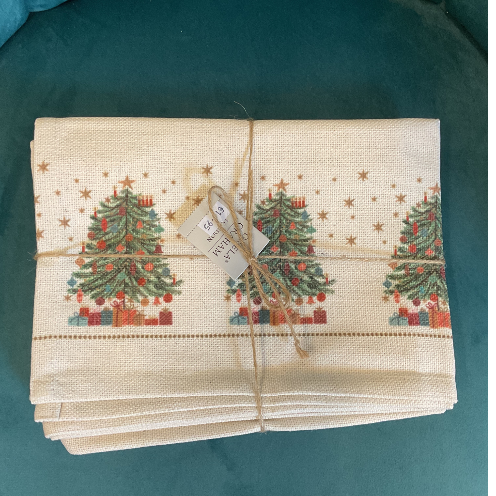 Nostalgia Tree Polylinen Table Runner 36145 Gisela Graham Mulligans of Ballaghaderreen 