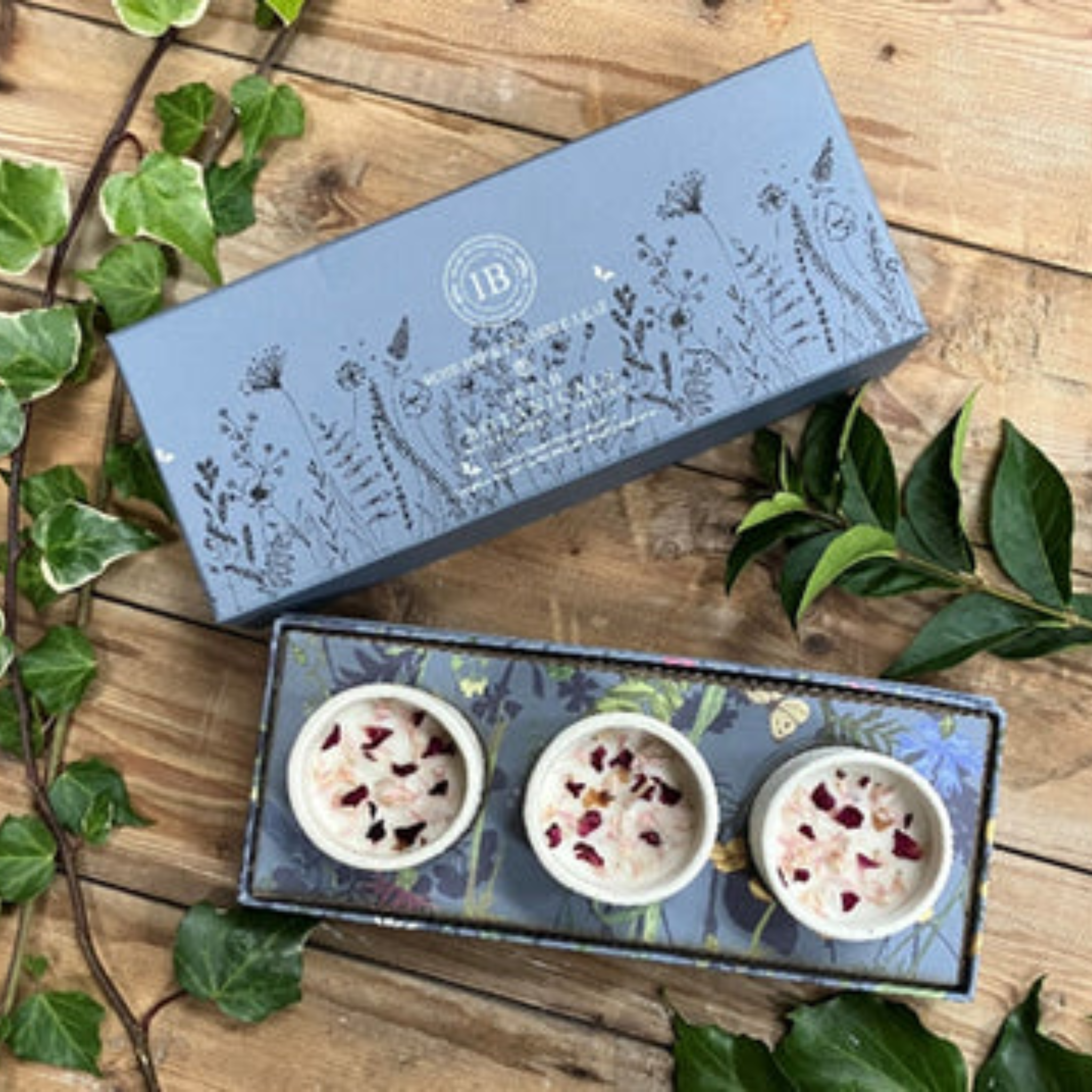 Scented Candle - Irish Botanicals - Rosehip & Bramble Leaf Tro set -  Mulligans of Ballaghaderreen 