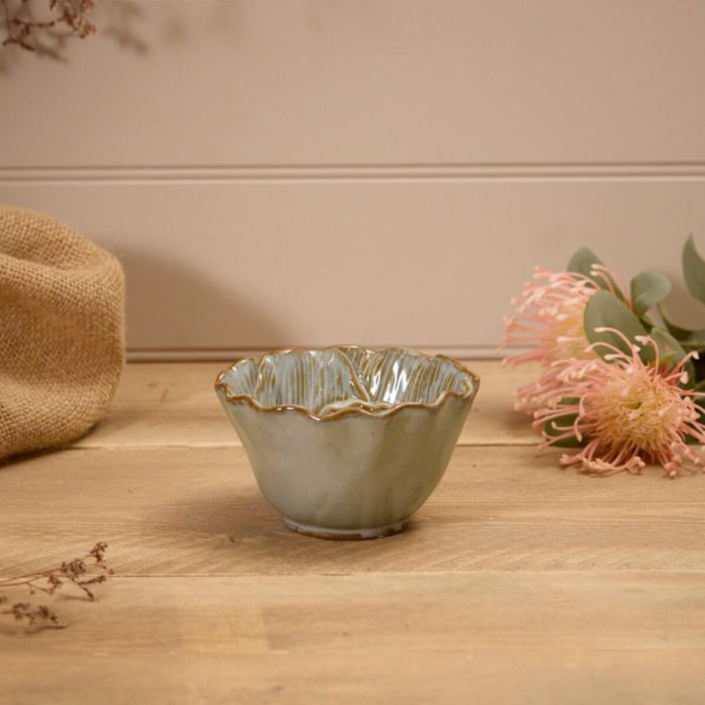 Stoneware Green Flower Scalloped Bowl 7EW210 Richard Langs Mulligans of Ballaghaderreen